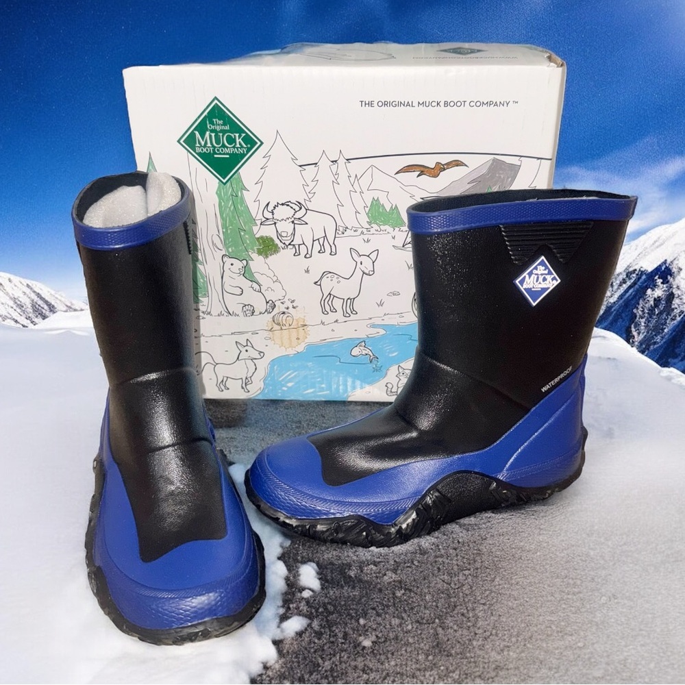 NWT NEW IN BOX MUCK BOOTS Forager rain snow boots youth boys size 5
